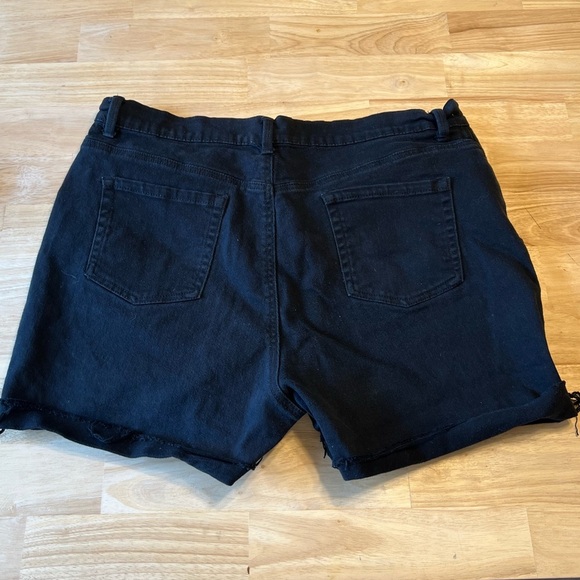 Gloria Vanderbilt Women’s Black Denim Jeans Distressed Raw Edge Size 16 - Picture 4 of 15